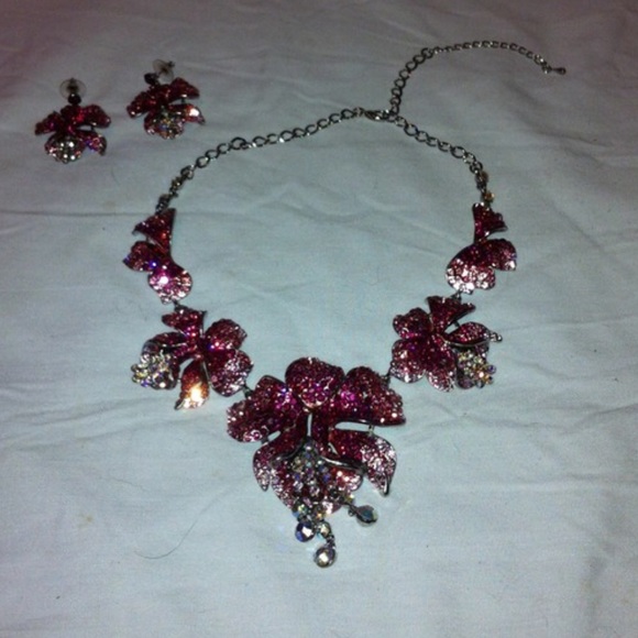 Estate Crystal Necklace Earrings Set - Picture 4 of 7